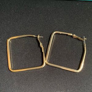 14k gold plated square hoops earrings.